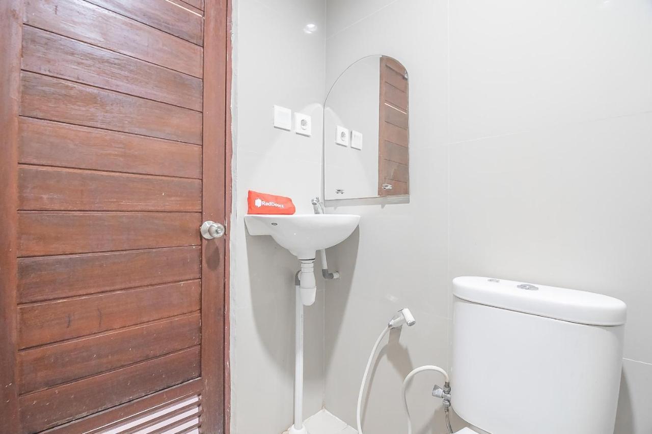 Hotel Reddoorz Syariah At Jalan Cilik Riwut Kapuas Kualakapuas Exterior foto