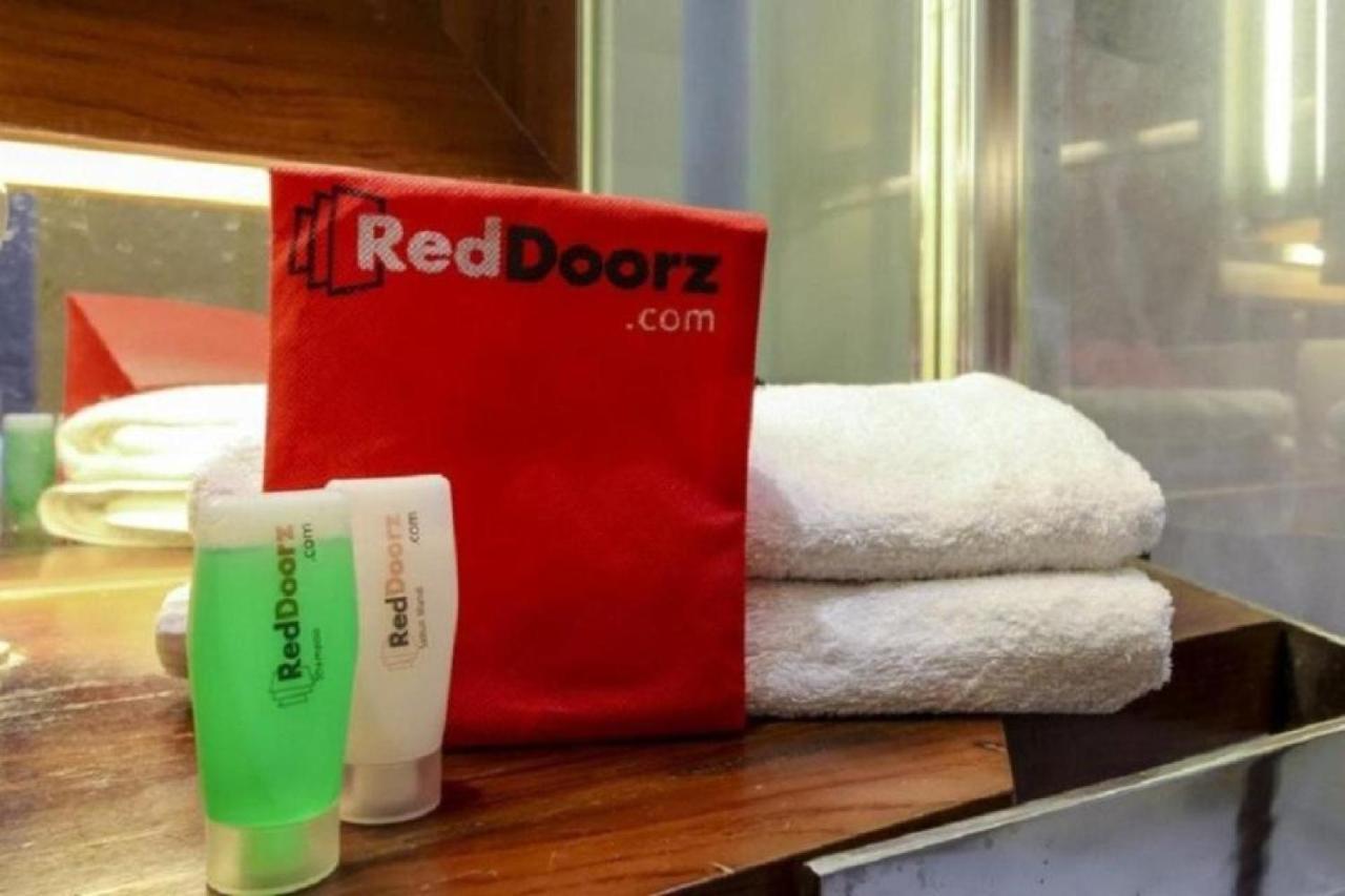 Hotel Reddoorz Syariah At Jalan Cilik Riwut Kapuas Kualakapuas Exterior foto